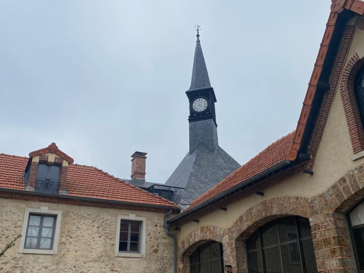 Loft Dans Le Clocher Face Au Chateau Bonnelles Exterior photo