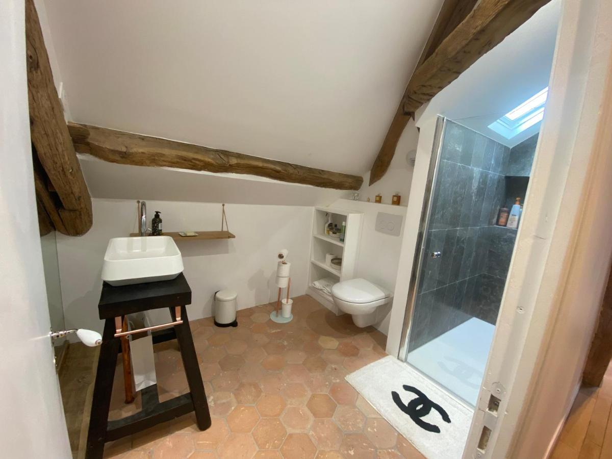 Loft Dans Le Clocher Face Au Chateau Bonnelles Exterior photo