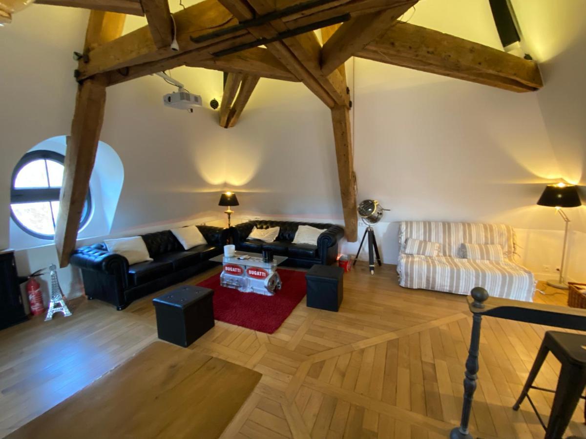 Loft Dans Le Clocher Face Au Chateau Bonnelles Exterior photo