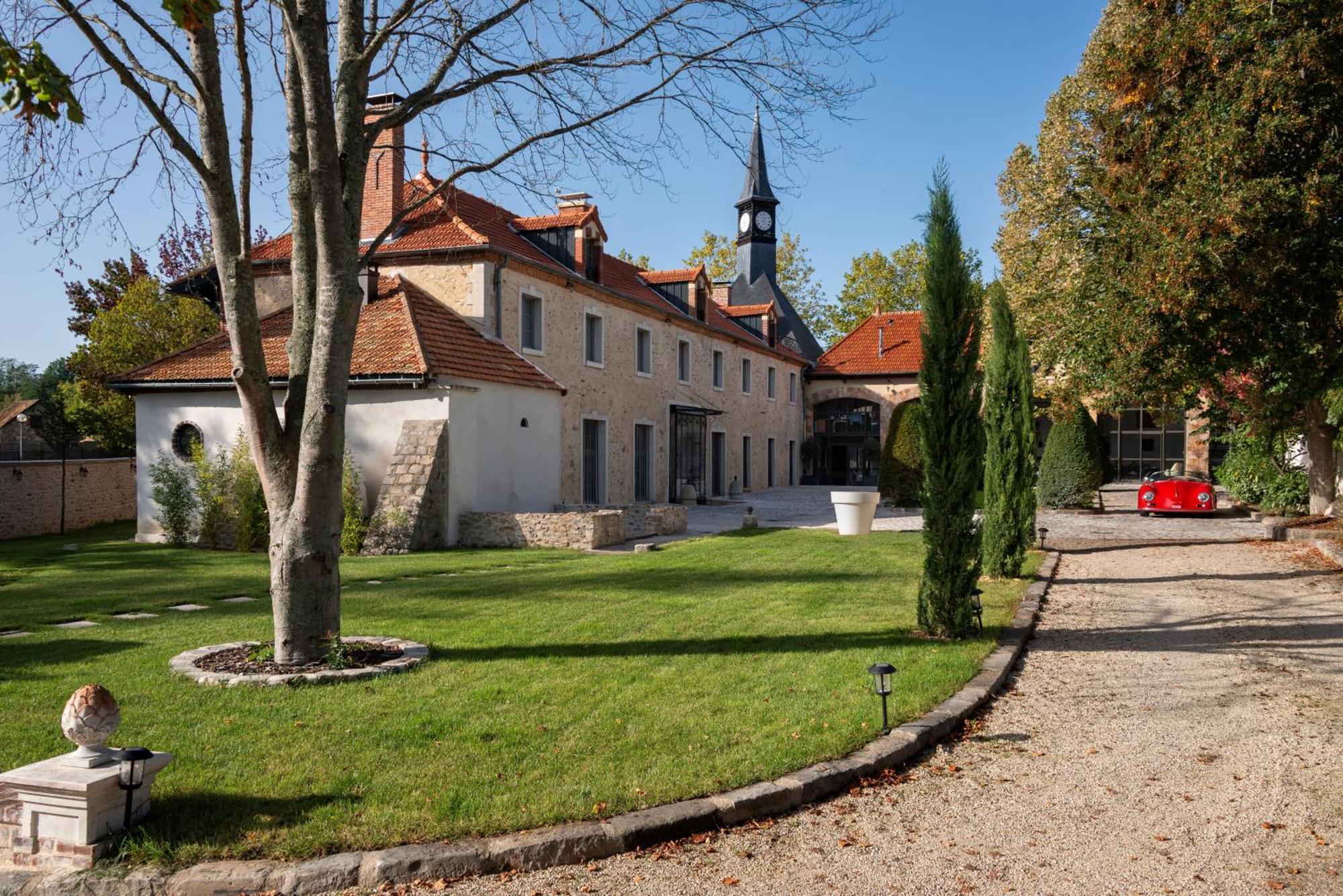 Loft Dans Le Clocher Face Au Chateau Bonnelles Exterior photo