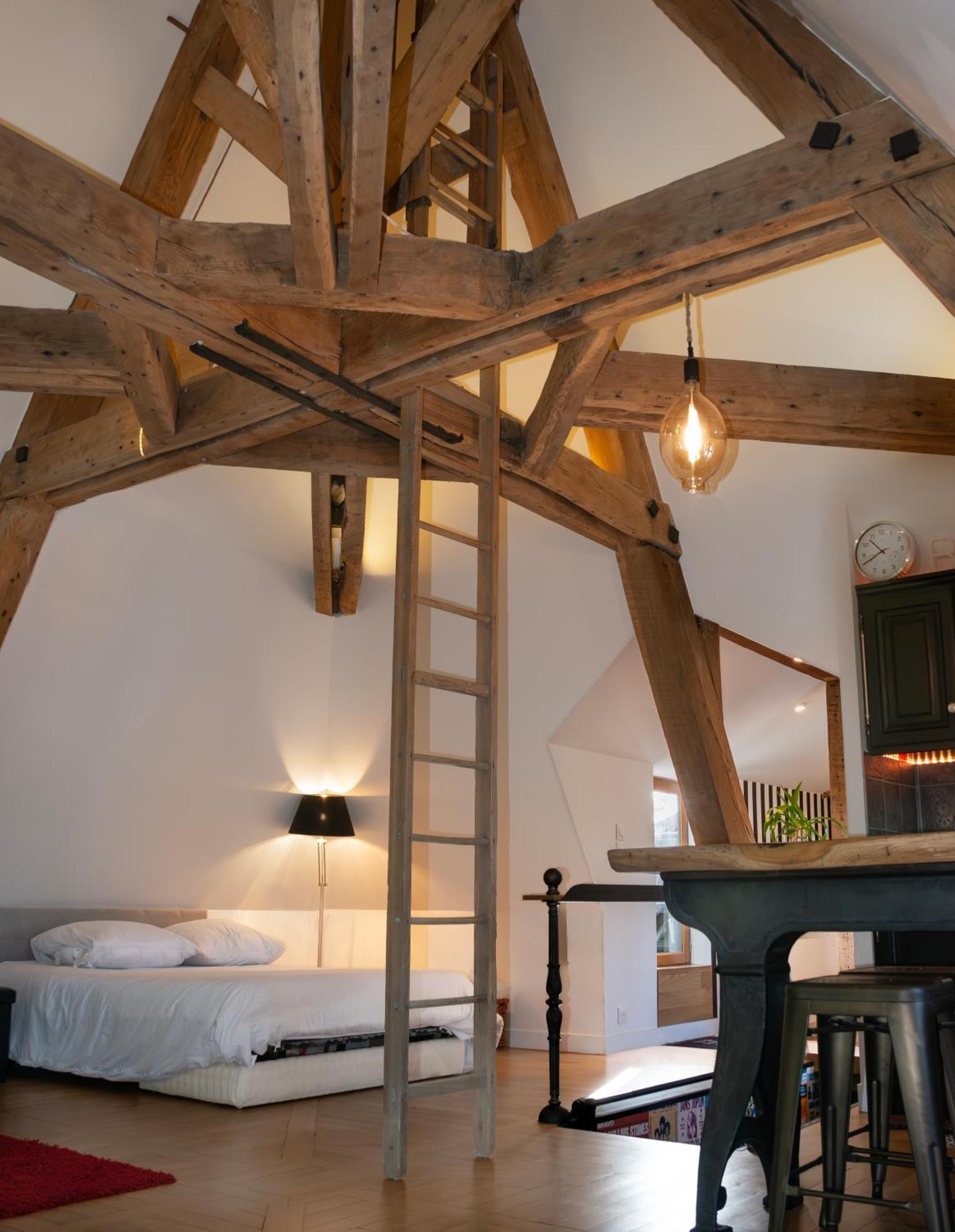 Loft Dans Le Clocher Face Au Chateau Bonnelles Exterior photo