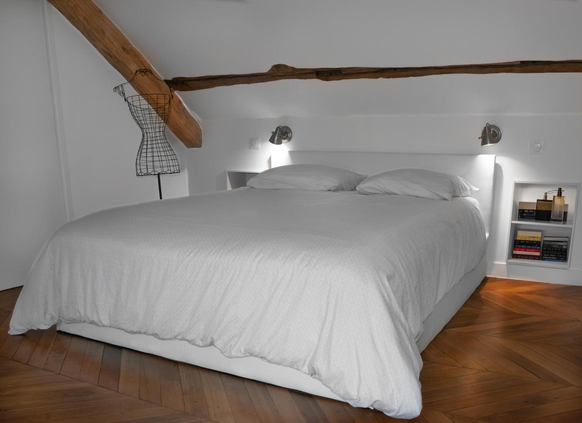 Loft Dans Le Clocher Face Au Chateau Bonnelles Exterior photo